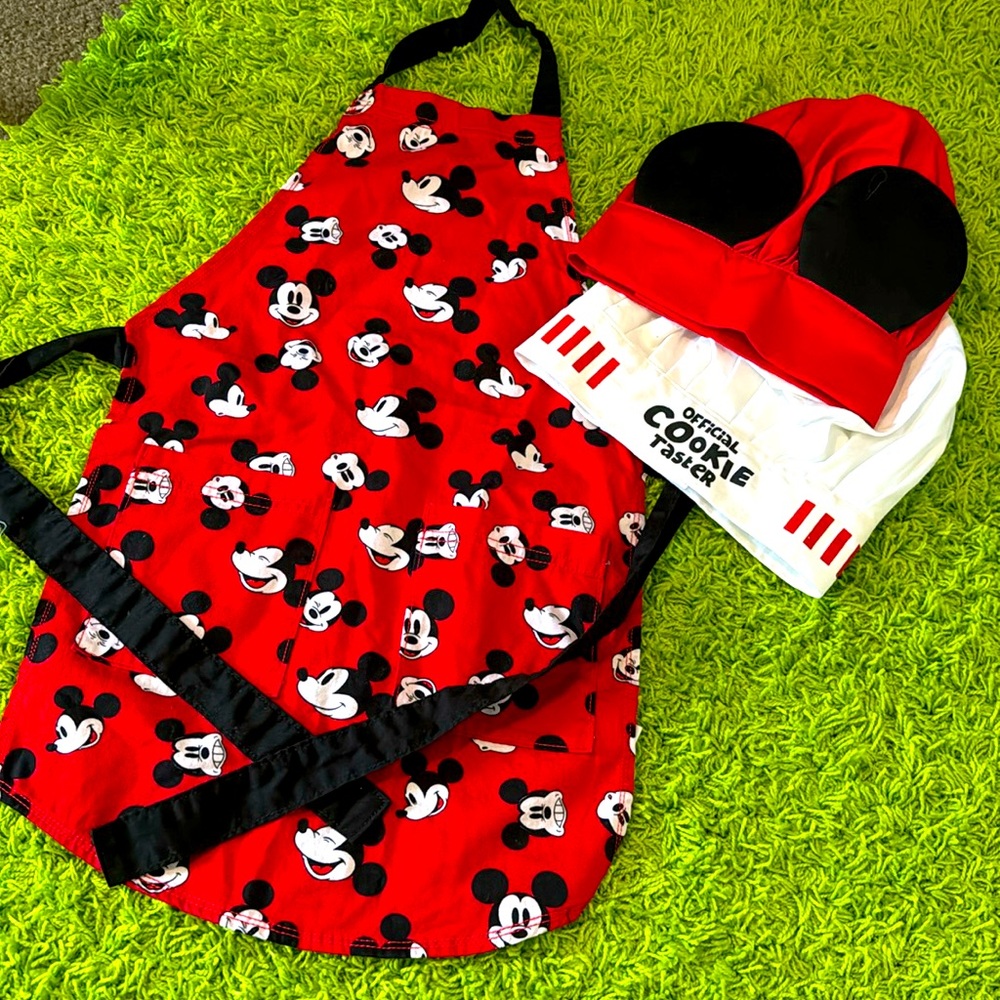Disney Children’s Mickey Apron & Chef Ear Hat, Kids One Size